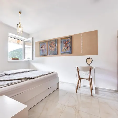 Julian Adventure Apartman
